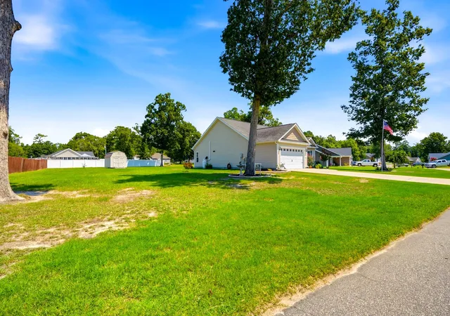 Photo 4 of Single family home for sale at 127 Clearwind Ct, Galivants Ferry, SC 29544 | MLS# 2620053 | Listing updated on 2026-08-31