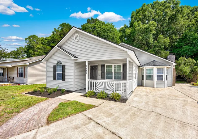 Photo 2 of Single family home for sale at 7990 Short Needle Ct, Murrells Inlet, SC 29576 | MLS# 2620133 | Listing updated on 2026-08-14