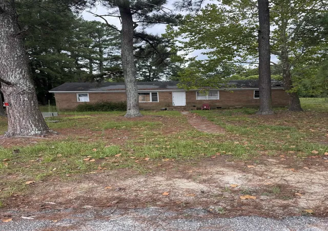 Photo 1 of Single family home for sale at 711 W Jefferson St, Dillon, SC 29536 | MLS# 2620349 | Listing updated on 2026-08-21
