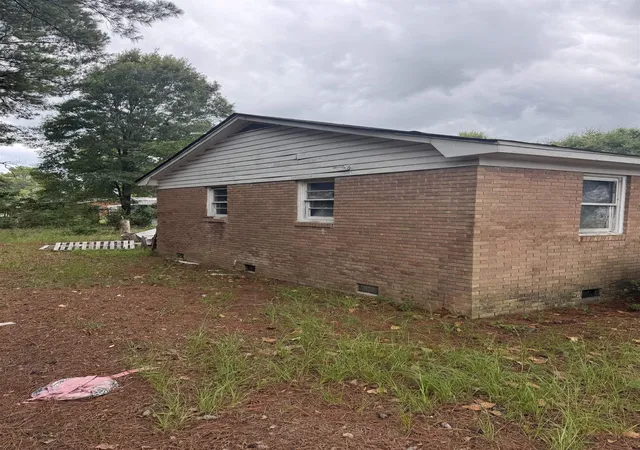 Photo 3 of Single family home for sale at 711 W Jefferson St, Dillon, SC 29536 | MLS# 2620349 | Listing updated on 2026-08-21