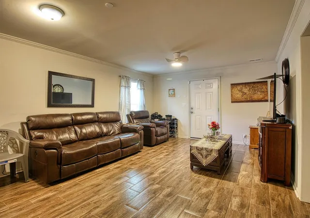 Photo 3 of Single family home for sale at 215 W James St, Mullins, SC 29574 | MLS# 2620480 | Listing updated on 2026-08-28