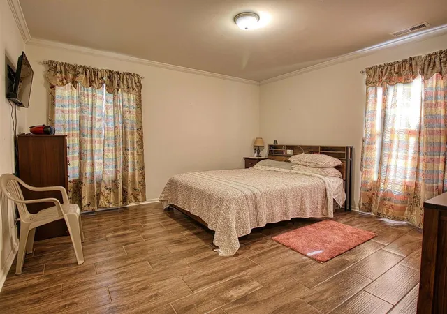 Photo 4 of Single family home for sale at 215 W James St, Mullins, SC 29574 | MLS# 2620480 | Listing updated on 2026-08-28