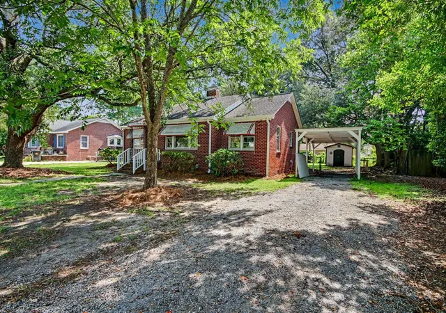 Photo 3 of Sale Pending at 1916 Calhoun Dr, Georgetown, SC 29440 | MLS# 2620499 | Listing updated on 2026-09-18
