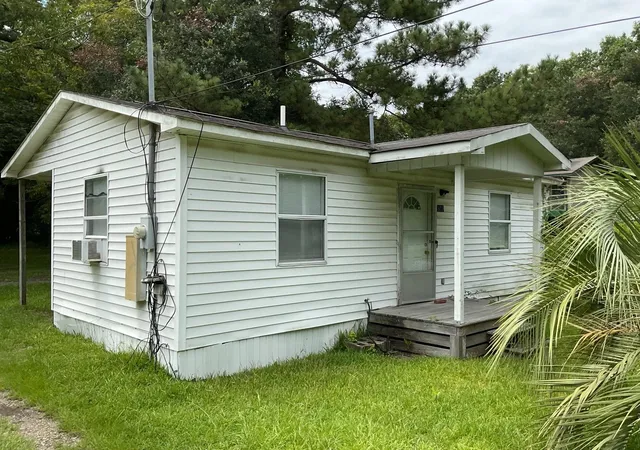 Photo 3 of Sale Pending at 1819 Gilbert Ln, Georgetown, SC 29440 | MLS# 2620530 | Listing updated on 2026-08-21