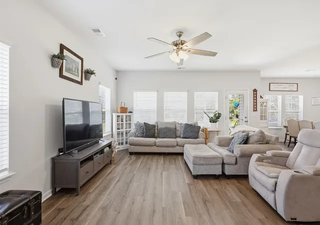 Photo 3 of Single family home for sale at 5085 Gladstone Dr, Conway, SC 29526 | MLS# 2620608 | Listing updated on 2026-08-21