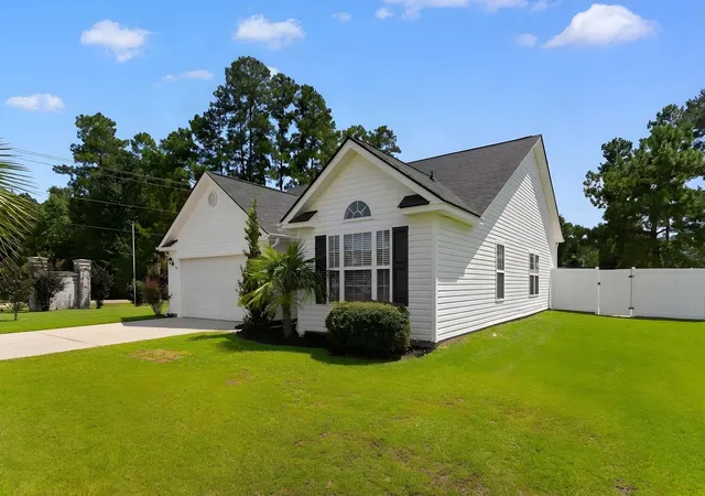 Photo 3 of Sale Pending at 401 Carolina Woods Dr, Myrtle Beach, SC 29588 | MLS# 2620663 | Listing updated on 2026-08-25