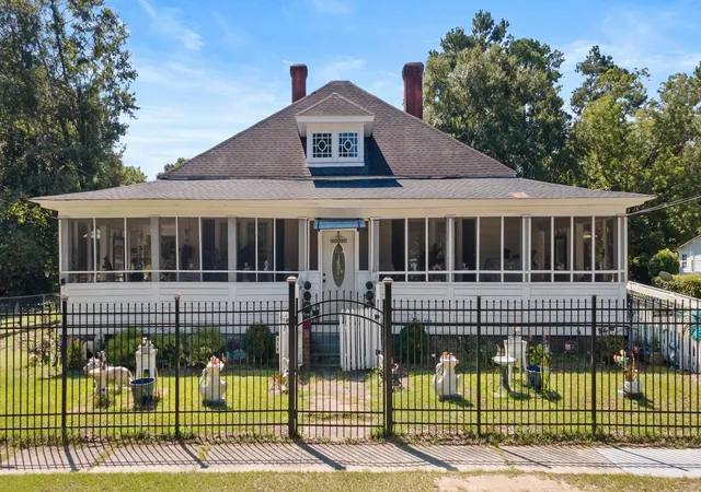 Photo 1 of Single family home for sale at 319 W Marion St, Mullins, SC 29574 | MLS# 2620764 | Listing updated on 2026-10-02