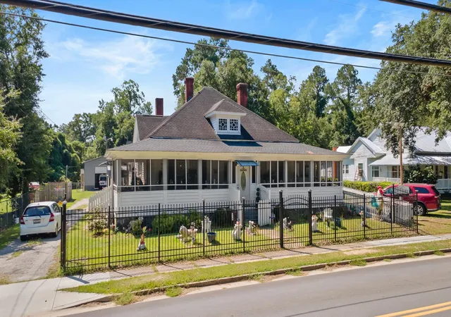 Photo 2 of Single family home for sale at 319 W Marion St, Mullins, SC 29574 | MLS# 2620764 | Listing updated on 2026-10-02