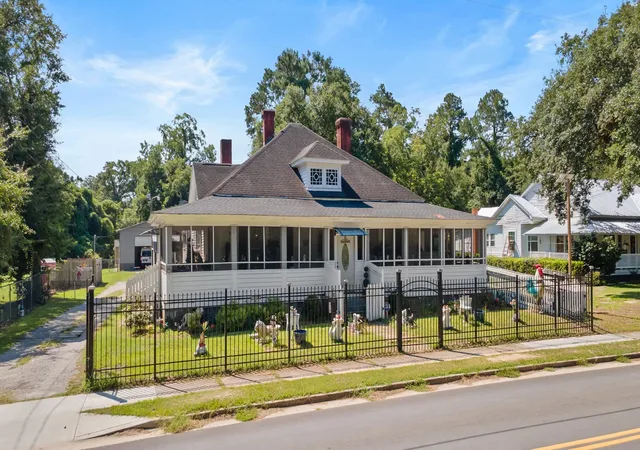 Photo 3 of Single family home for sale at 319 W Marion St, Mullins, SC 29574 | MLS# 2620764 | Listing updated on 2026-10-02