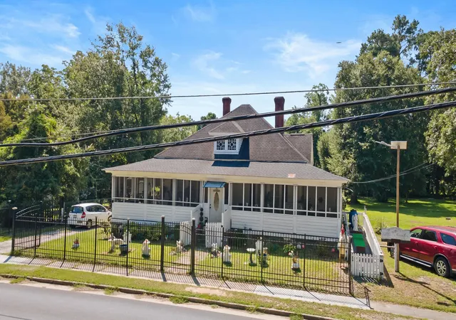 Photo 4 of Single family home for sale at 319 W Marion St, Mullins, SC 29574 | MLS# 2620764 | Listing updated on 2026-10-02