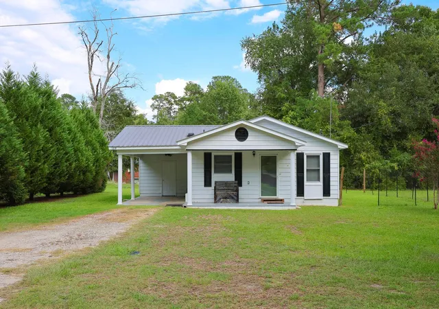 Photo 1 of Single family home for sale at 104 S Eaddy St, Hemingway, SC 29554 | MLS# 2620807 | Listing updated on 2026-08-25