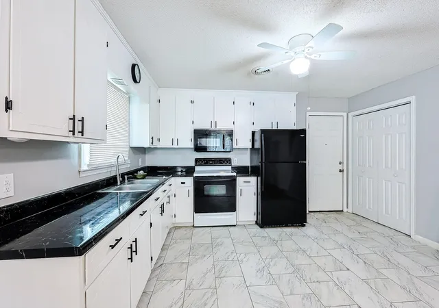 Photo 3 of Single family home for sale at 104 S Eaddy St, Hemingway, SC 29554 | MLS# 2620807 | Listing updated on 2026-08-25