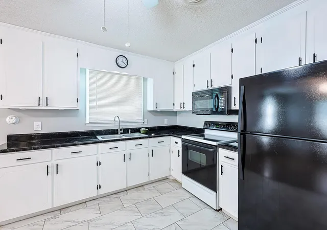 Photo 4 of Single family home for sale at 104 S Eaddy St, Hemingway, SC 29554 | MLS# 2620807 | Listing updated on 2026-08-25