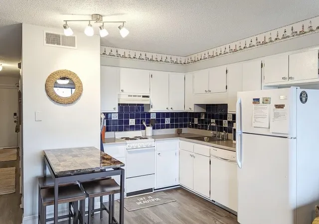 Listing Photo 5 - Condo for sale in building located at 123 N Dogwood Dr, Murrells Inlet, SC 29576 - Unit #307