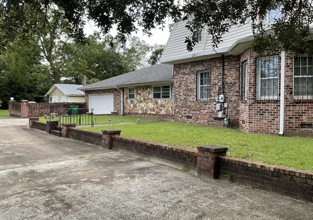 Photo 3 of Single family home for sale at 1617 Emanuel St, Georgetown, SC 29440 | MLS# 2620875 | Listing updated on 2026-08-28