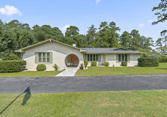 Photo 3 of Sale Pending at 207 Glass Hill Dr, Conway, SC 29526 | MLS# 2621035 | Listing updated on 2026-08-28