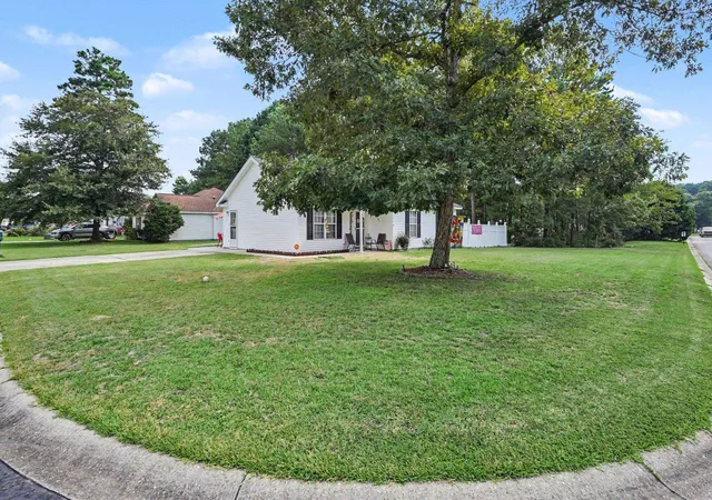 Photo 3 of Single family home for sale at 3002 Denine Dr, Conway, SC 29526 | MLS# 2621074 | Listing updated on 2026-08-26