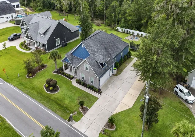 Photo 2 of Single family home for sale at 1051 Academy Dr, Conway, SC 29526 | MLS# 2621099 | Listing updated on 2026-08-26