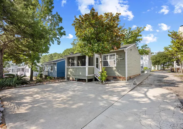 Photo 1 of Single family home for sale at 715 3rd Ave S, North Myrtle Beach, SC 29582 | MLS# 2621161 | Listing updated on 2026-09-22