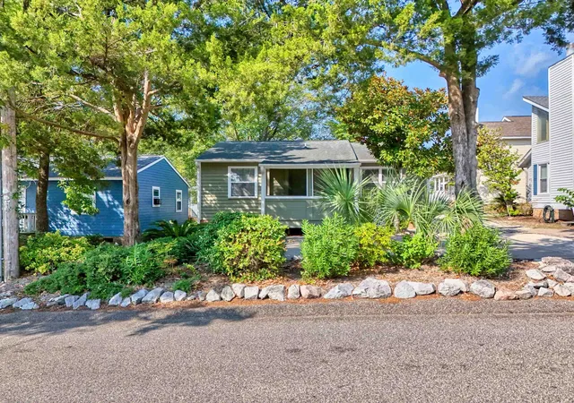 Photo 2 of Single family home for sale at 715 3rd Ave S, North Myrtle Beach, SC 29582 | MLS# 2621161 | Listing updated on 2026-09-22