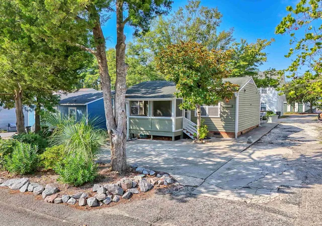 Photo 3 of Single family home for sale at 715 3Rd Ave S, North Myrtle Beach, SC 29582 | MLS# 2621161 | Listing updated on 2026-09-22