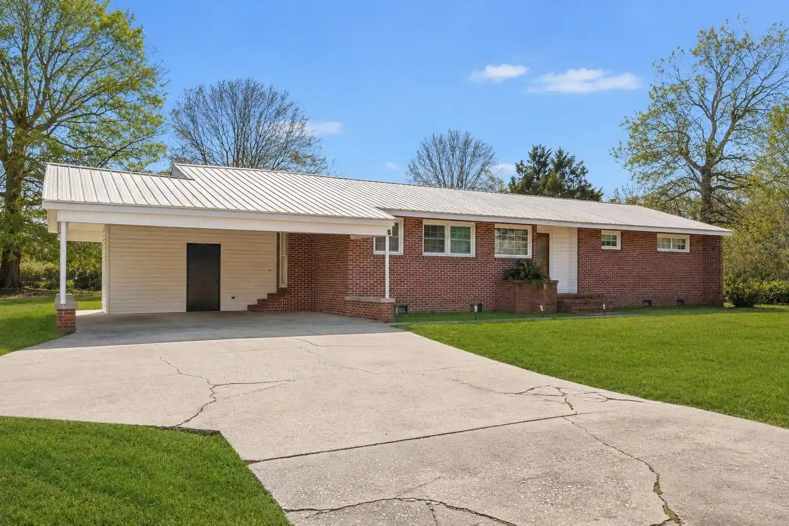 Photo 1 of Single family home for sale at 3813 West Marion St, Mullins, SC 29574 | MLS# 2621186 | Listing updated on 2026-10-19