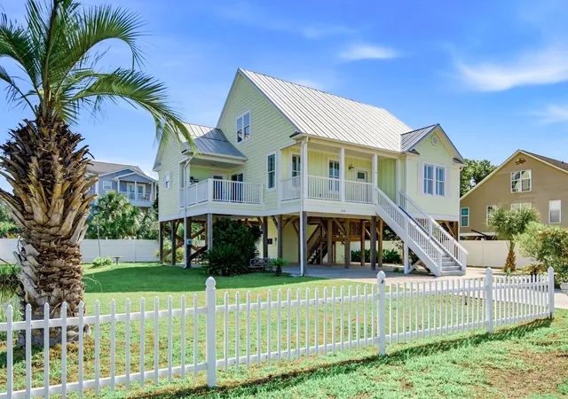 Photo 1 of Single family home for sale at 208 Vista Dr, Garden City Beach, SC 29576 | MLS# 2621236 | Listing updated on 2026-08-31