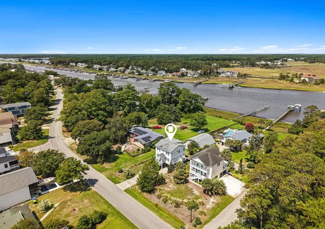 Photo 5 of Single family home for sale at 5106 E Yacht Club Dr, Oak Island, NC 28465 | MLS# 2621293 | Listing updated on 2026-08-28