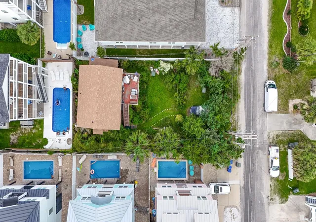Photo 2 of Single family home for sale at 205 29th Ave N, North Myrtle Beach, SC 29582 | MLS# 2621393 | Listing updated on 2026-08-29