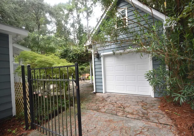 Photo 3 of Single family home for sale at 1290 Crooked Oak Dr, Pawleys Island, SC 29585 | MLS# 2621411 | Listing updated on 2026-08-31