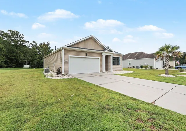 Photo 3 of Single family home for sale at 124 Rialto Dr, Conway, SC 29526 | MLS# 2621491 | Listing updated on 2026-08-31
