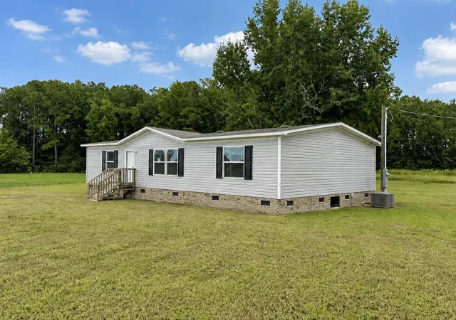 Photo 1 of Manufactured home for sale at 1112 Millers Rd, Mullins, SC 29574 | MLS# 2621496 | Listing updated on 2026-10-05