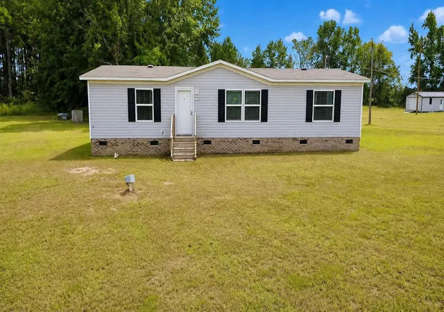 Photo 3 of Manufactured home for sale at 1112 Millers Rd, Mullins, SC 29574 | MLS# 2621496 | Listing updated on 2026-10-05