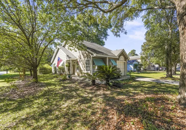 Photo 3 of Sale Pending at 322 Navigators Dr, Pawleys Island, SC 29585 | MLS# 2623131 | Listing updated on 2026-10-02