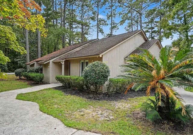 Photo 2 of Single family home for sale at 100 Hickory Dr, Conway, SC 29526 | MLS# 2623225 | Listing updated on 2026-10-03