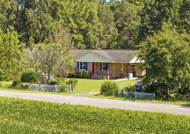 Photo 2 of Single family home for sale at 976 Tomahawk St, Hemingway, SC 29554 | MLS# 2623309 | Listing updated on 2026-10-04