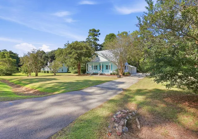 Photo 2 of Single family home for sale at 815 3rd Avenue, Georgetown, SC 29440 | MLS# 2623439 | Listing updated on 2026-09-23