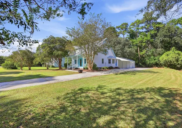 Photo 3 of Single family home for sale at 815 3rd Avenue, Georgetown, SC 29440 | MLS# 2623439 | Listing updated on 2026-09-23