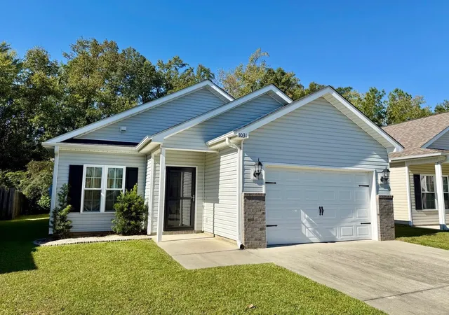 Photo 2 of Sale Pending at 1031 Oglethorpe Dr, Conway, SC 29527 | MLS# 2624018 | Listing updated on 2026-10-02