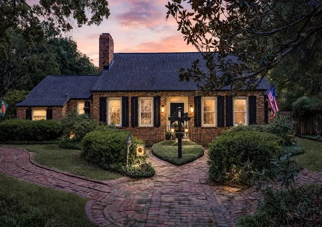 Photo 2 of Single family home for sale at 500 Orange St, Georgetown, SC 29440 | MLS# 2624379 | Listing updated on 2026-10-08
