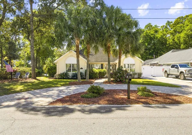 Photo 2 of Single family home for sale at 611 5th Avenue N, Surfside Beach, SC 29575 | MLS# 2624416 | Listing updated on 2026-10-09