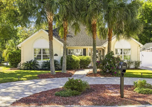 Photo 3 of Single family home for sale at 611 5th Avenue N, Surfside Beach, SC 29575 | MLS# 2624416 | Listing updated on 2026-10-09