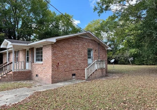Photo 3 of Single family home for sale at 303 Irick Dr, Marion, SC 29571 | MLS# 2624678 | Listing updated on 2026-10-07