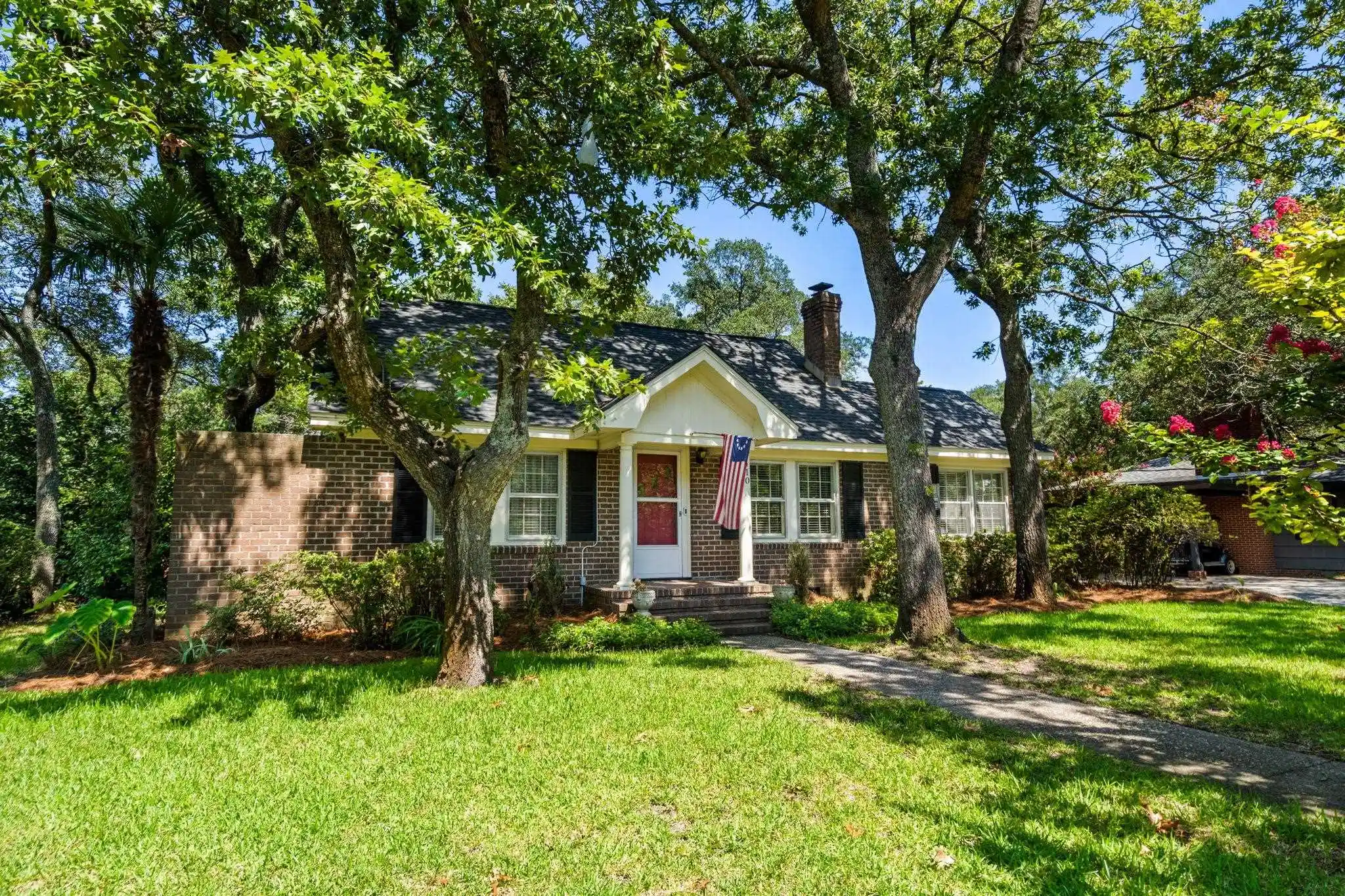Photo 1 of Sale Pending at 410 32nd Avenue N, Myrtle Beach, SC 29577 | MLS# 2625124 | Listing updated on 2026-10-14