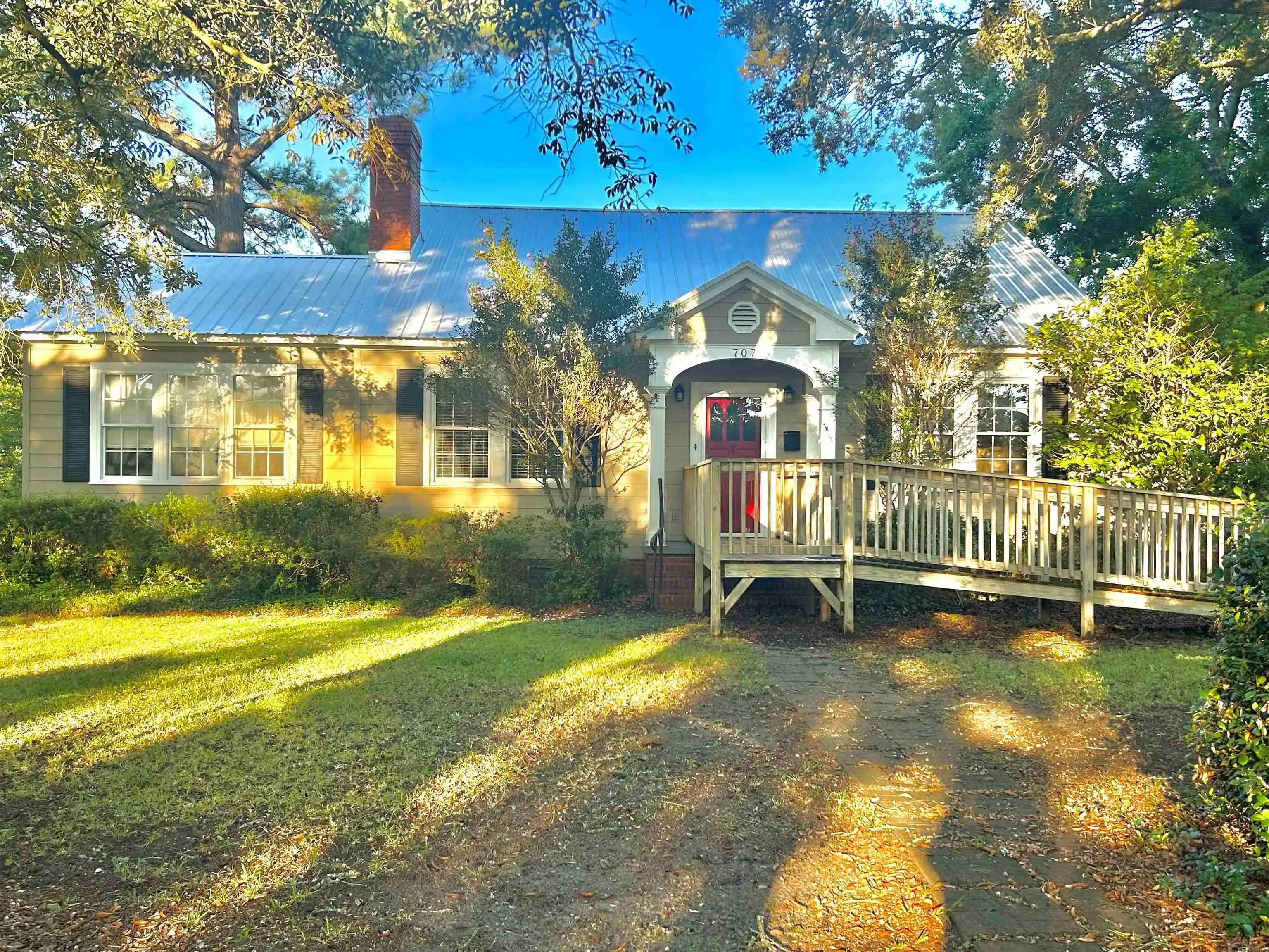 Photo 1 of Single family home for sale at 707 Willowbank Rd, Georgetown, SC 29440 | MLS# 2625605 | Listing updated on 2026-10-19
