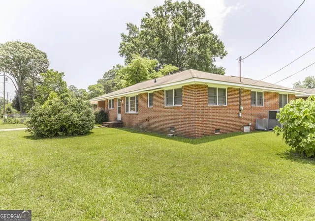 Photo 4 of Sale Pending at 415 Bernard Dr, Warner Robins, GA 31093 | MLS# 10799090 | Listing updated on 2026-09-10