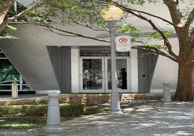 2nd image of 3338 Peachtree Rd Ne, Atlanta, GA 30326