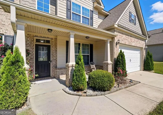 Photo 3 of Single family home for sale at 1132 Cotton Oak Dr, Lawrenceville, GA 30045 | MLS# 10780061 | Listing updated on 2026-06-19