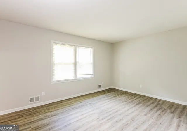 Photo 3 of Sale Pending at 2625 Elkhorn Dr, Decatur, GA 30034 | MLS# 10616033 | Listing updated on 2025-10-08