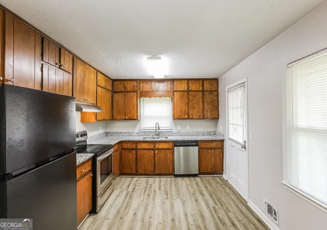 Photo 4 of Sale Pending at 2625 Elkhorn Dr, Decatur, GA 30034 | MLS# 10616033 | Listing updated on 2025-10-08